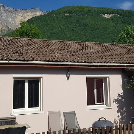 Gite Fabuleux, Jardin, Terrasse, Parking Saint-Vincent-de-Mercuze エクステリア 写真